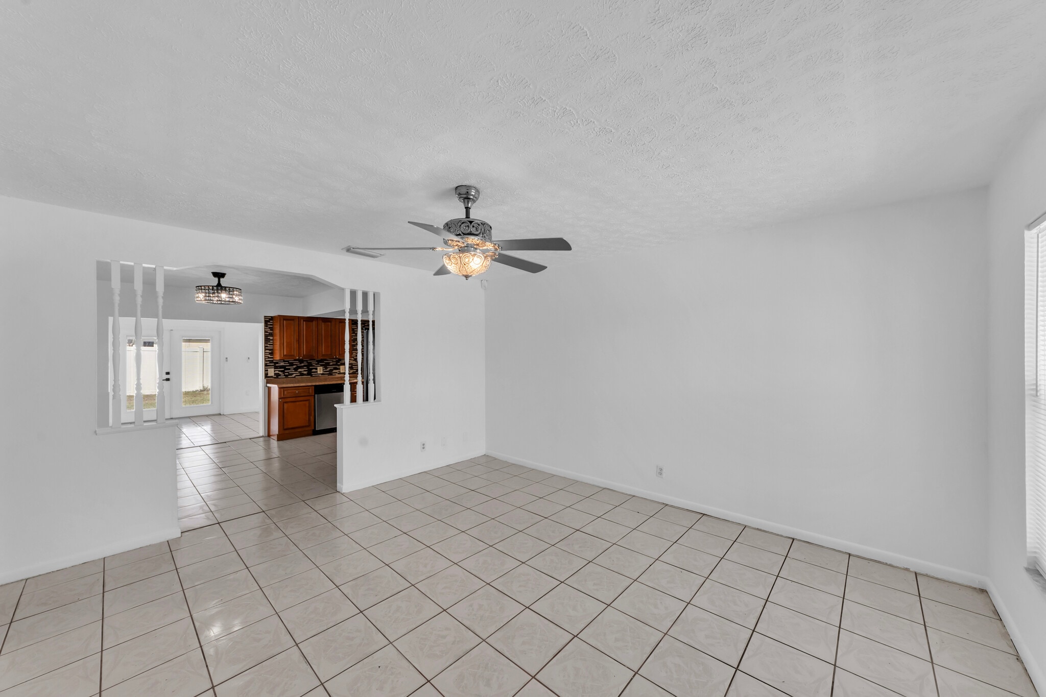 Building Photo - 6013 W Knox St