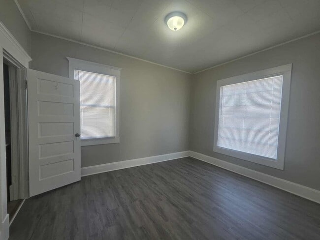 Building Photo - Updated home for a Great Price!