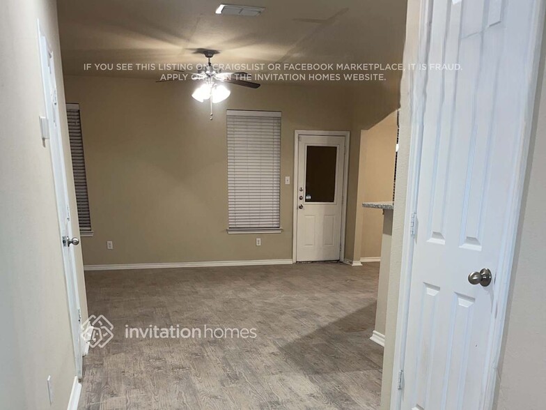 Building Photo - 5549 Thunder Bay Dr