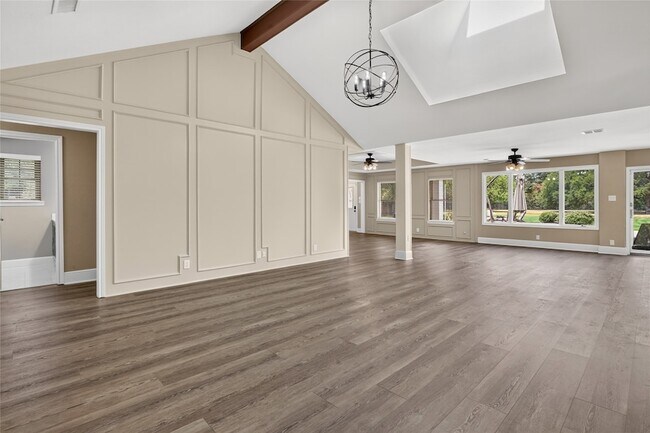 Building Photo - 1400 Emerald Cir