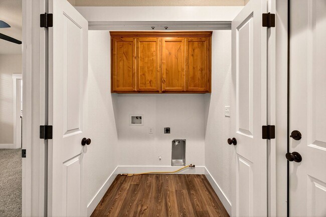 Building Photo - 3-bedroom, 2-bathroom home nestled in the ...