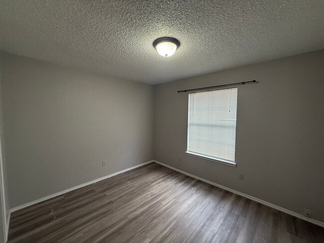 Building Photo - 5556 93rd St