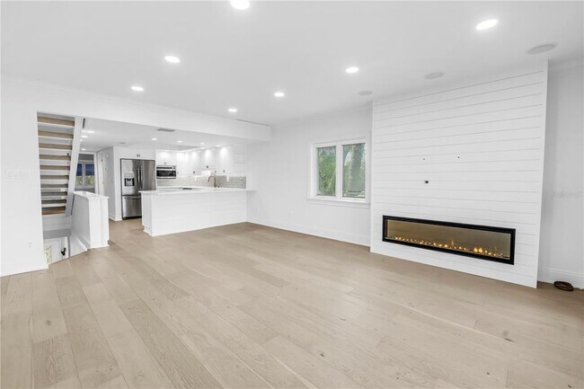 Building Photo - 1355 Pinellas Bayway S