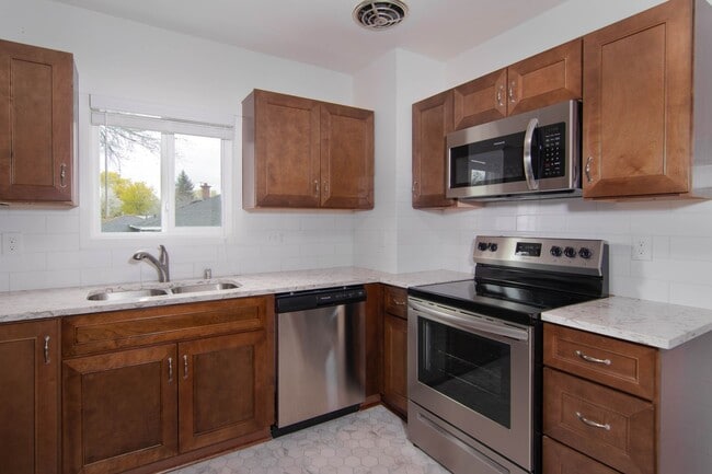 Building Photo - Fully updated 2 Bed 1 Bath Valley home.  H...