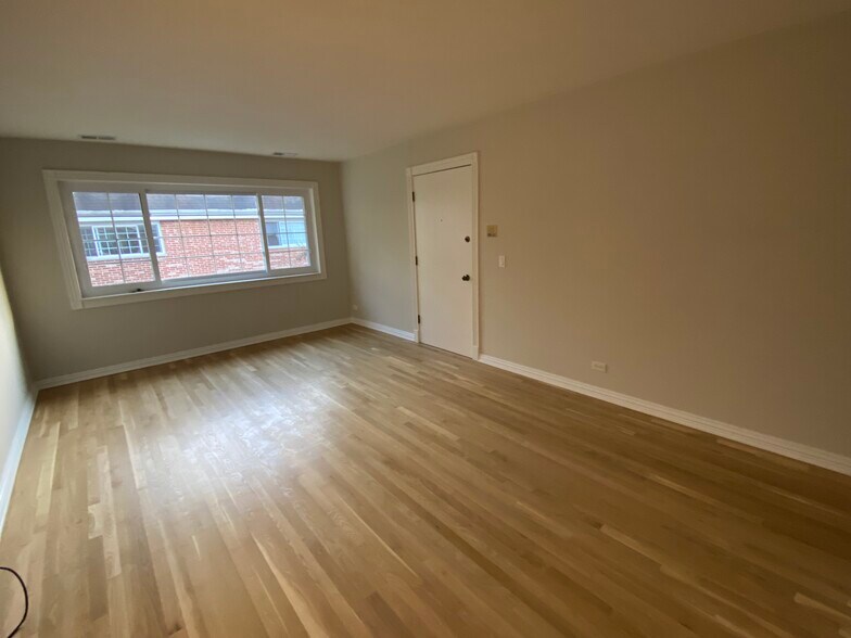Living Room - 6884 W Touhy Ave