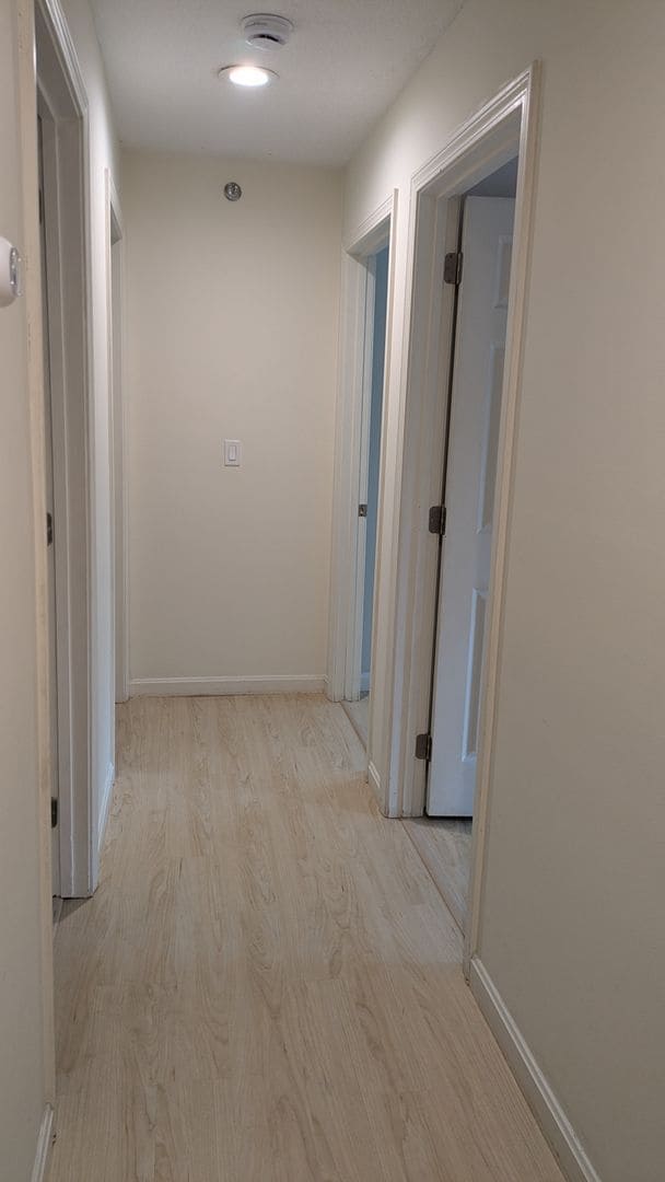 Building Photo - Spacious Three Bedroom Condo