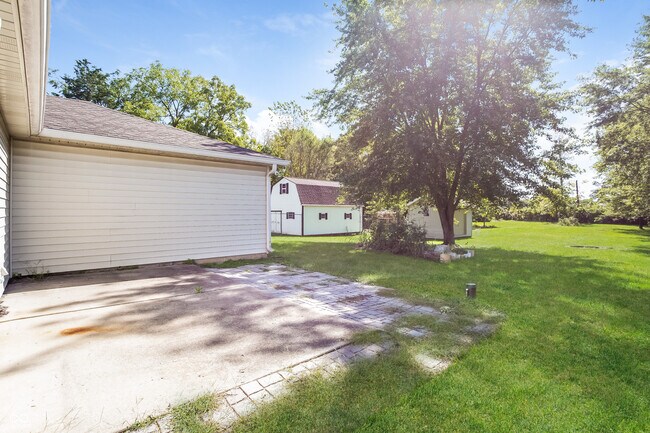 Building Photo - 9033 E 12th St