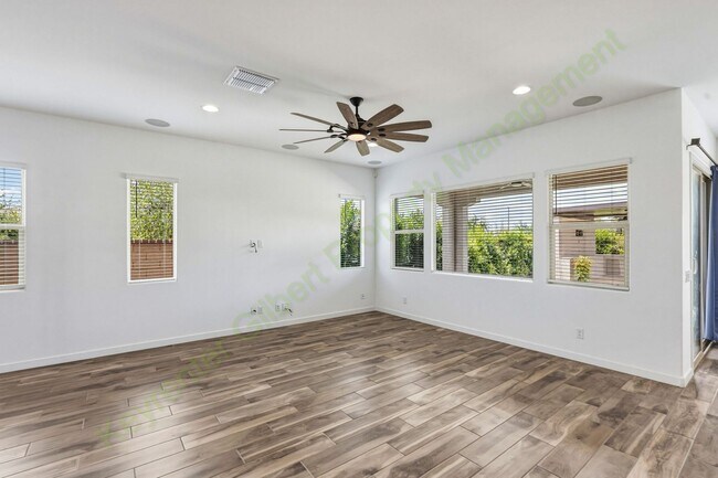 Building Photo - Stunning Gilbert Home Located in the Beautiful Belrose Gated Community!