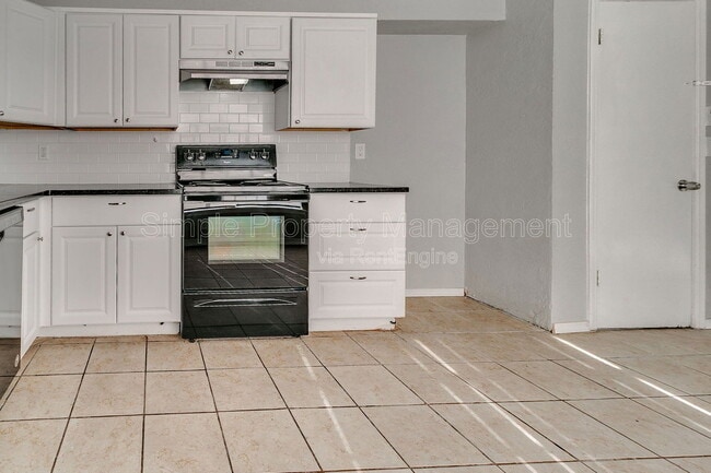 Building Photo - 820 NE 81st St