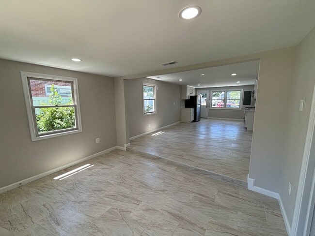 Building Photo - Single Family Home in Glen Burnie