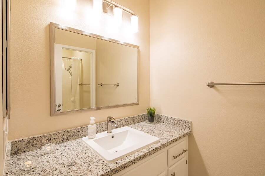 Building Photo - 251 S Green Valley Pky