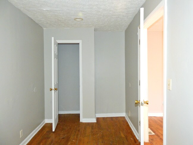 Building Photo - 1206 S Preston St