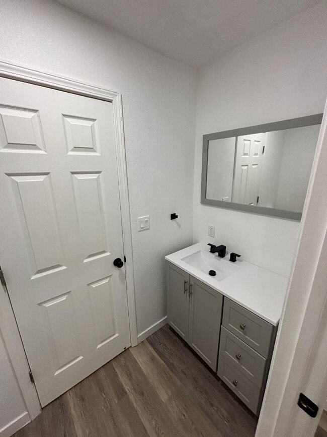 Building Photo - 309 N Allis St