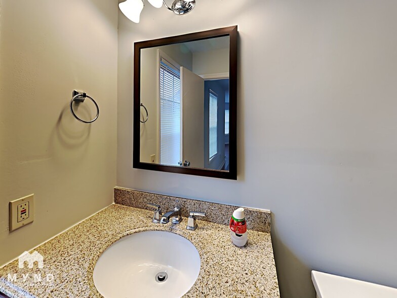 Building Photo - 4832 Wyndam Dr