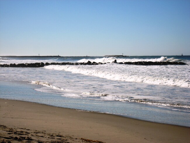 Building Photo - 4874 Thille St