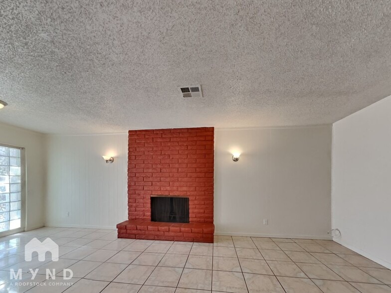 Building Photo - 4520 N 53rd Ave
