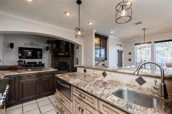 Building Photo - 665 Winchester Dr