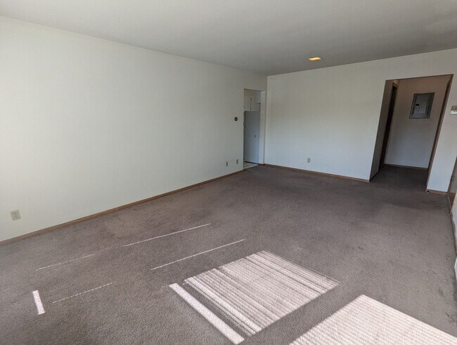 Building Photo - 1-bed 1-bath Apartment located in the Vilas Area