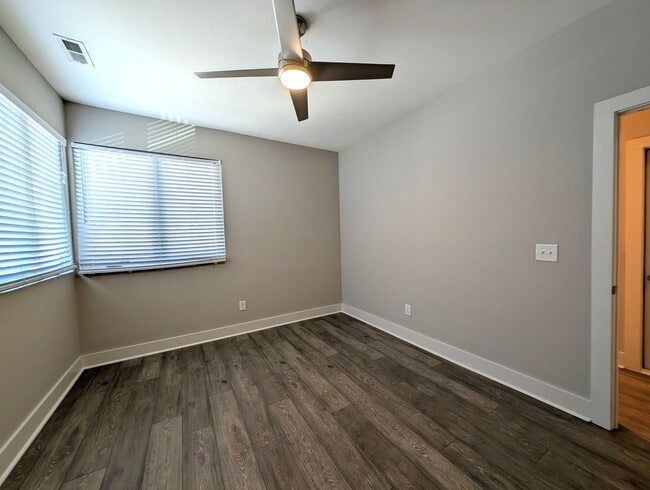 Building Photo - Stunning Contemporary 2 story, 4 bedroom, 3 full bath home is Located in the Merry Oaks Community!