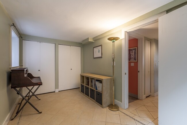 Building Photo - 54 Trowbridge St