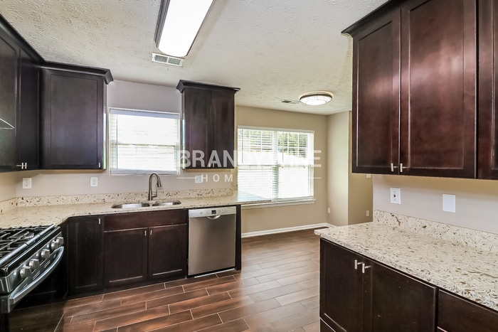 Building Photo - 3801 Wexford Dr