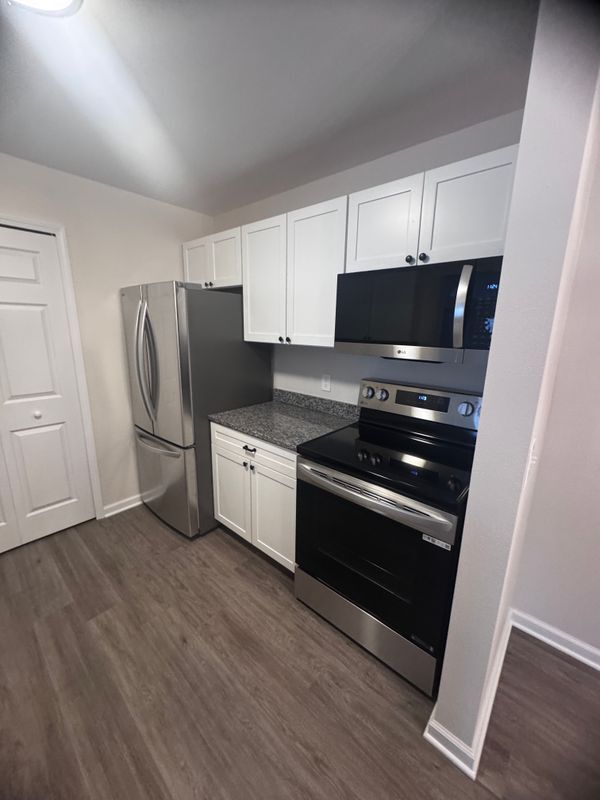 Building Photo - 14208 Pinehurst Ln