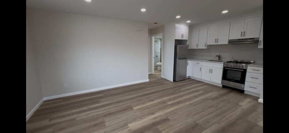 Building Photo - 14715 Mesa Dr