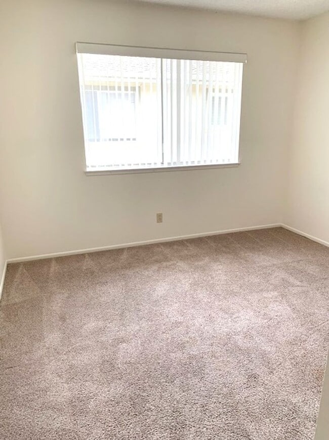 Building Photo - Charming 2-Story 2-Bedroom, 1-Bath Unit in...