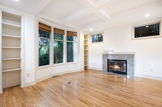 Building Photo - 3Bd/3Ba Seattle House