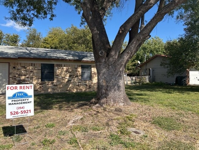 Building Photo - 607 Spoke Dr