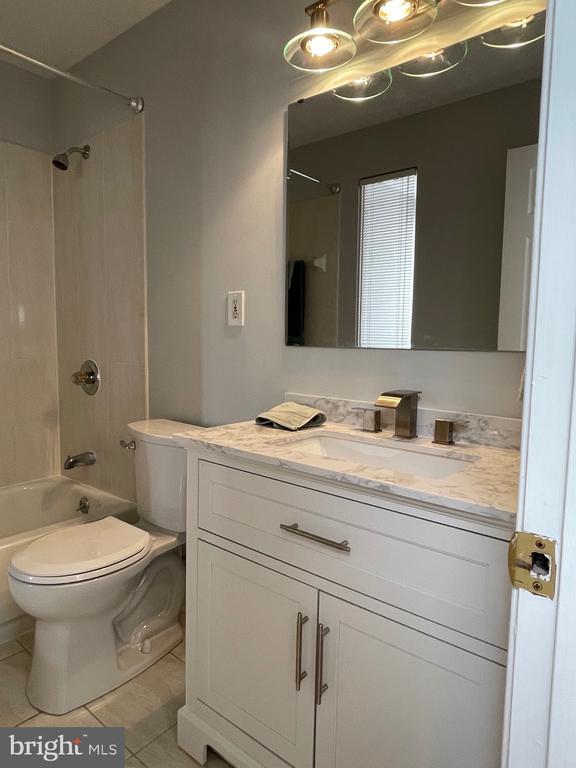 Building Photo - 1231 Linden Pl NE