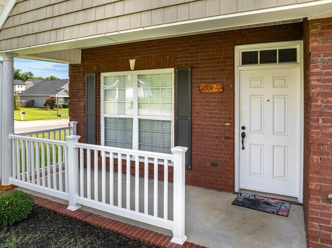 Building Photo - Move-in special. Main-Level Living End-Unit Townhome