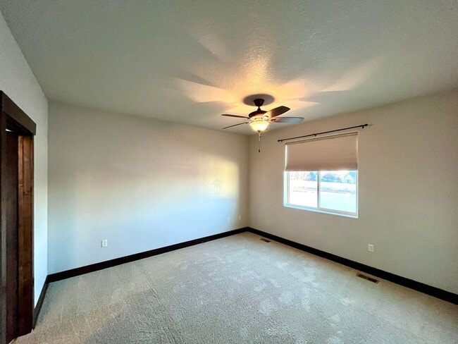 Building Photo - 622 Vermilion Peak Dr