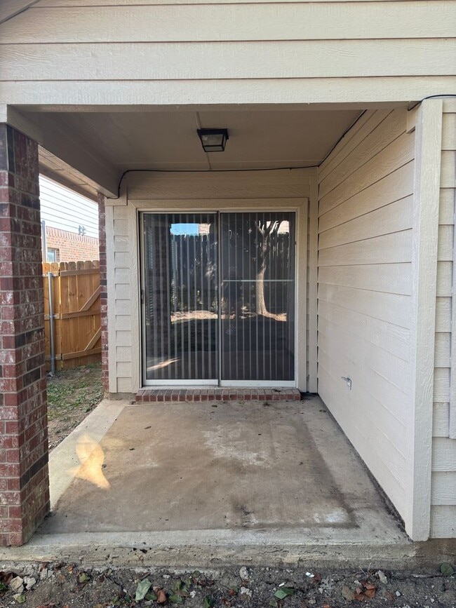 Building Photo - 4/2/2 EMISD