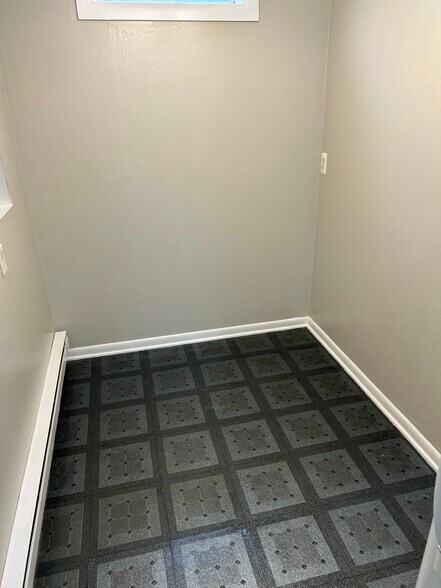 Building Photo - 405 1st St