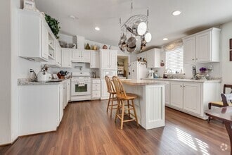 Building Photo - Charming Furnished Home in Age-Restricted ...