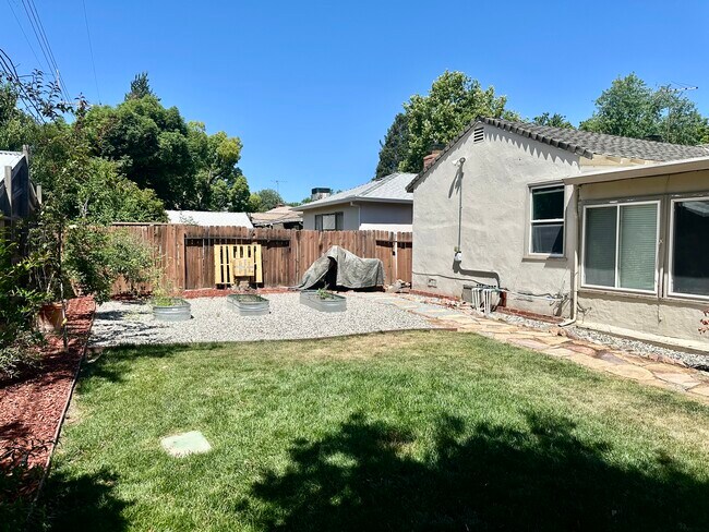 Building Photo - 5966-5911 11th Ave