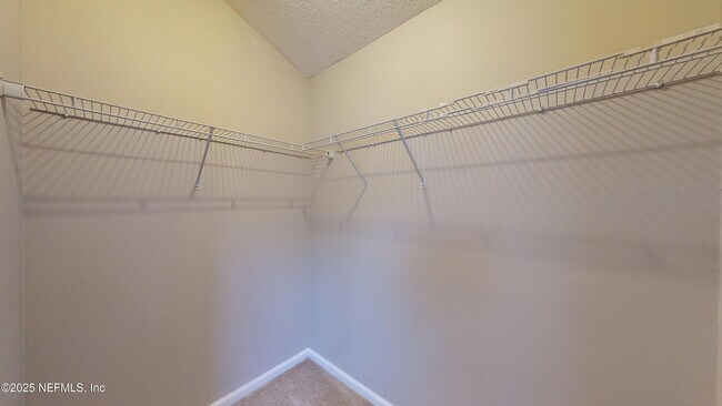 Building Photo - 105 N Aberdeenshire Dr