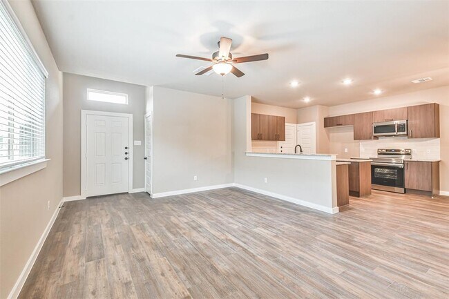 Building Photo - 9708 Grosbeak Ln