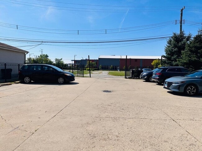 Building Photo - 5320 S Wabash Ave