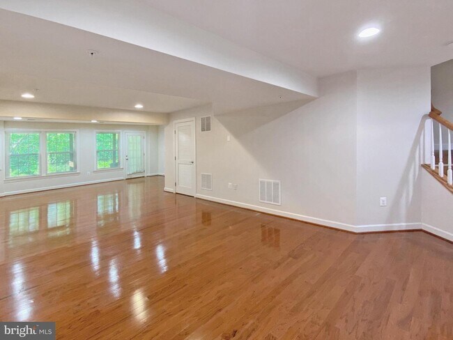 Building Photo - 9706 Braidwood Ter