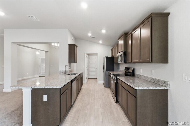 Building Photo - 336 W Rexford Dr