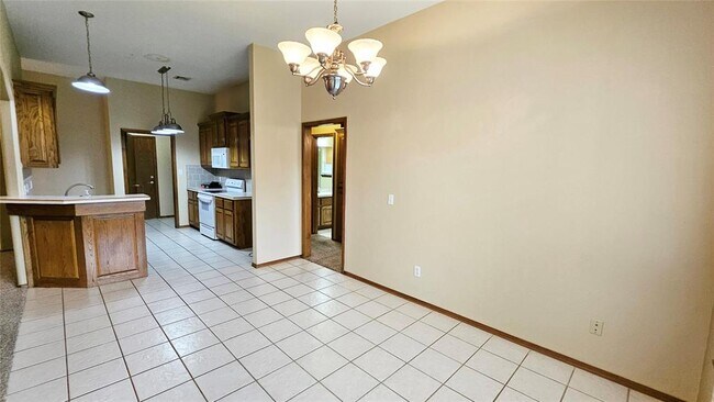 Building Photo - 420 E Plantation Terrace