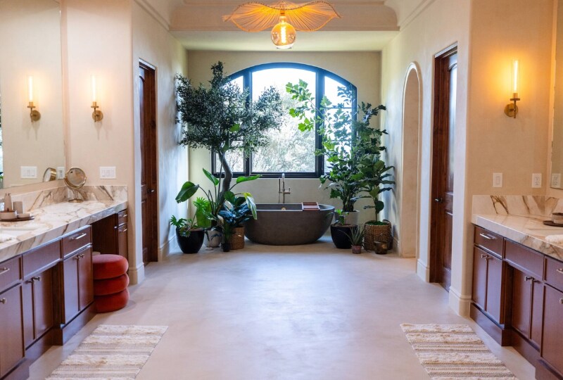 Building Photo - 18000 Sunset Point