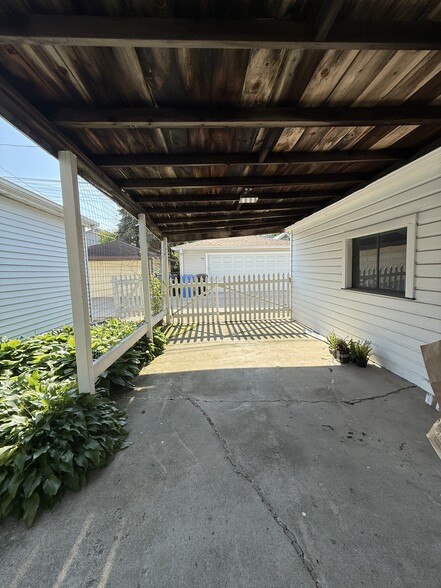 Building Photo - 5266 N La Crosse Ave