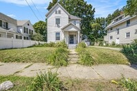 Building Photo - Spacious 5BR/2.5BA in Creston with Garage & Fenced Backyard