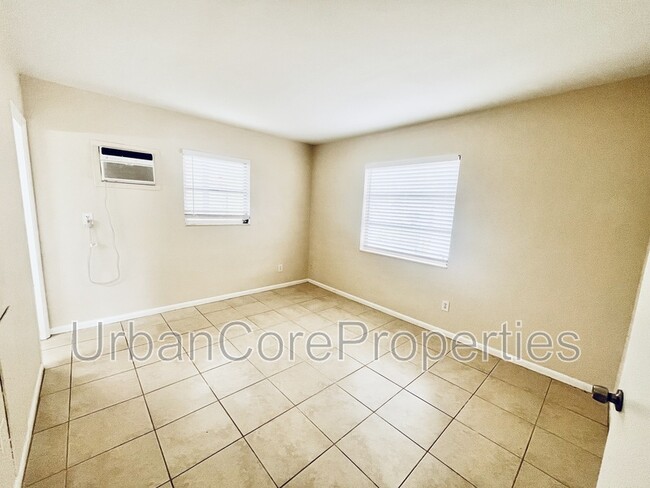 Building Photo - 115 7th Ave N