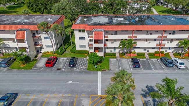 Building Photo - 711 S Hollybrook Dr