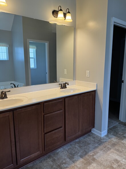 master bath - 100 Pine Lakes Drive