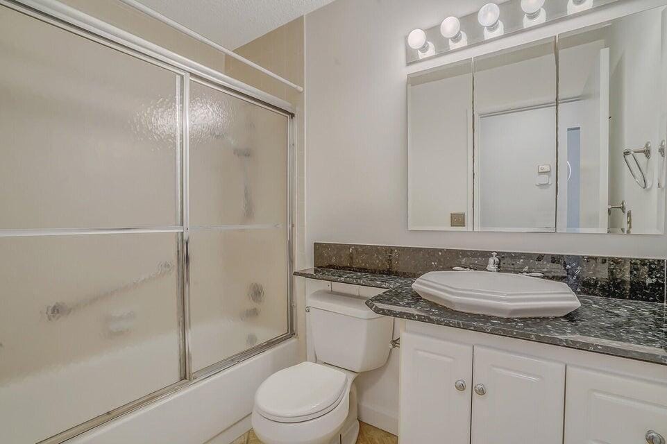 Building Photo - 540 Shady Pine Way